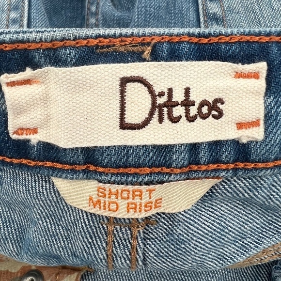 Dittos Mid-Rise Destructed Cut-Off Jean Shorts Size 28 Women’s - Picture 2 of 7